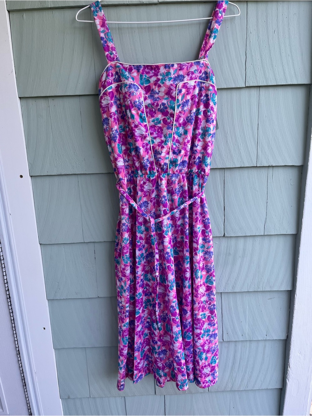 Vintage Pink Floral Sleeveless Summer Dress with Piped Bodice